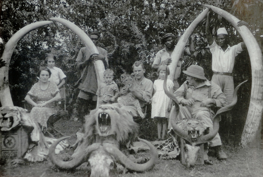 a hunt 1900