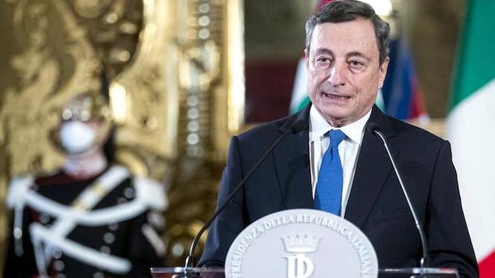 epa08984120 Former president of the European Central Bank (ECB) Mario Draghi delivers a speech after a meeting with the Italian President Sergio Mattarella at the Quirinal Palace in Rome, Italy, 03 February 2021. 2021. President Mattarella has summoned Draghi for a meeting seeking for a 'high-profile' government. Mattarella, who said he was left with two choices, either calling snap elections or nominating a technical government, made the announcement after the ruling coalition failed to form a majority following Giuseppe Conte's resignation as prime minister.  EPA/ROBERTO MONALDO / POOL