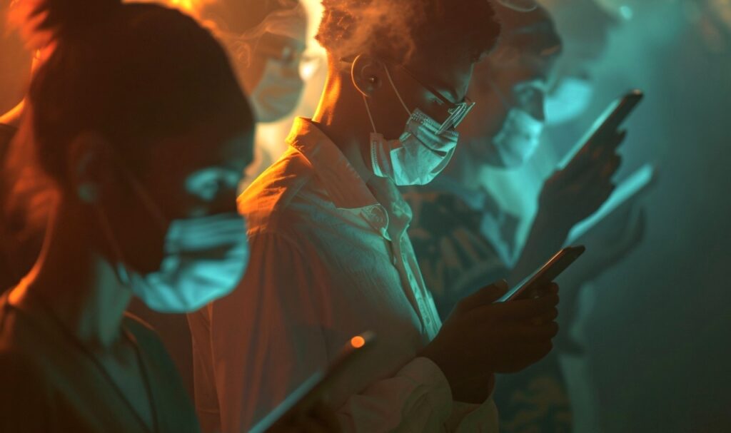 Smombies Smombie Smartphoneabhaengigkeit Smartphones Suchtverhalten Scheinwirklichkeit Eskapismus Pseudorealitaet Realitaetsflucht Realitaetsverlust Dopamin Junkies Kritisches Netzwerk