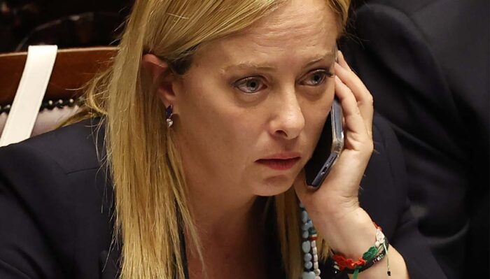 Meloni Scherzo Telefonata 700x399